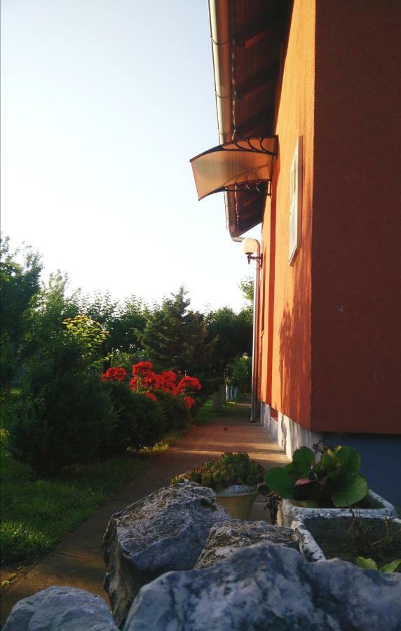 Kuca Za Odmor Mirni Kutak Vukovar Buitenkant foto